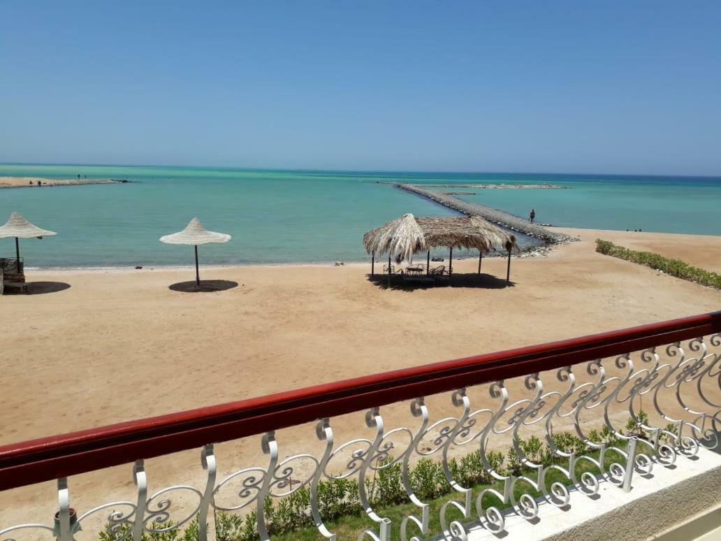 Three-bedroom Seafront Vila